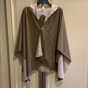 Rainraps hooded reversible cape NWT